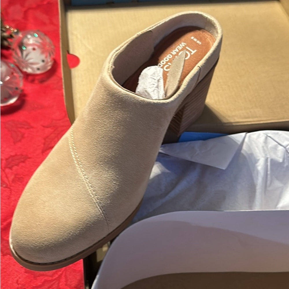 Brand new Toms mules!